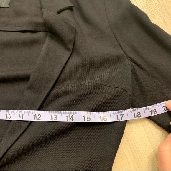 Talula Aritzia Black Two Pocket Flowy Kent Blazer - Picture 9 of 10